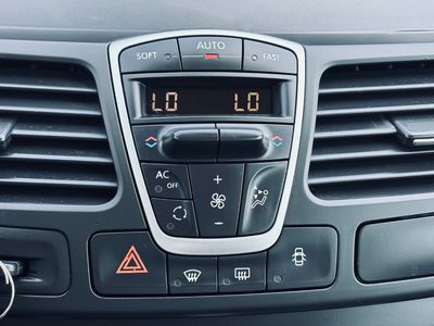 Renault Laguna 2.0 dCi Expression - fotografia 32