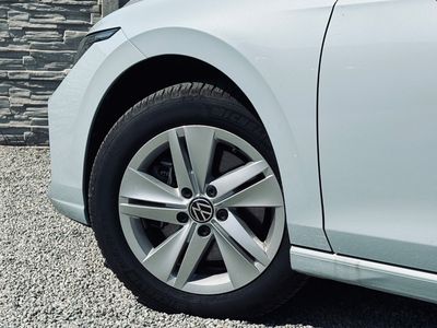 Volkswagen Golf Variant VW  8 2.0 TDI Highline - fotografia 30