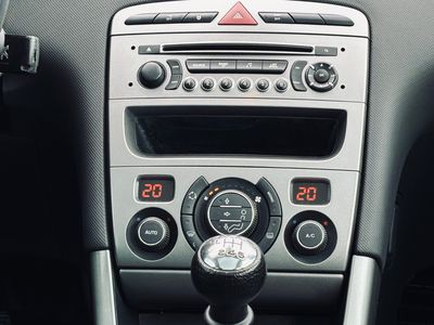 Peugeot 308 Break/SW SW 1.6 HDi FAP Family Pack - fotografia 20
