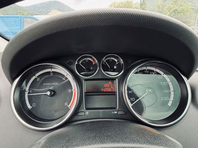 Peugeot 308 Break/SW SW 1.6 HDi FAP Family Pack - fotografia 24