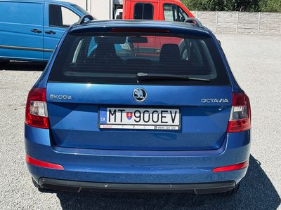 Škoda Octavia Combi 2.0 TDI Elegance/Style DSG - fotografia 13