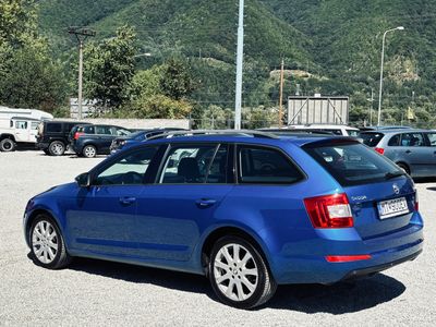 Škoda Octavia Combi 2.0 TDI Elegance/Style DSG - fotografia 14