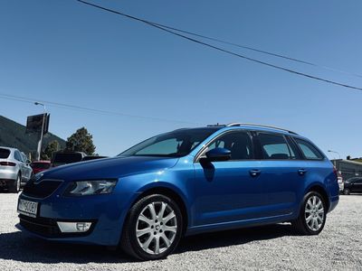 Škoda Octavia Combi 2.0 TDI Elegance/Style DSG - fotografia 9