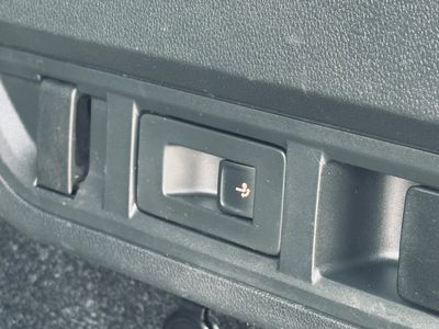 Škoda Octavia Combi 2.0 TDI SCR Style DSG - fotografia 30