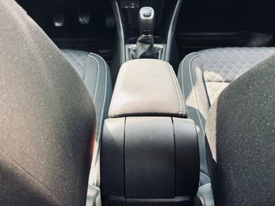 Škoda Rapid Spaceback SB 1.2 TSI 90k Drive - fotografia 33