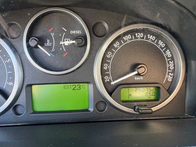 Land Rover Discovery 2.7 TDV6 SE - fotografia 17