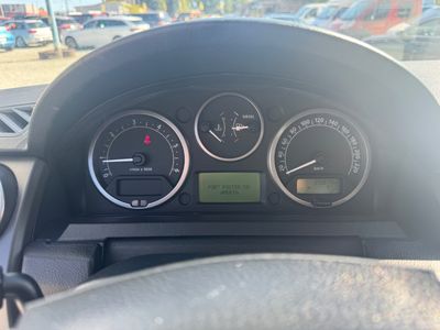 Land Rover Discovery 2.7 TDV6 SE - fotografia 18