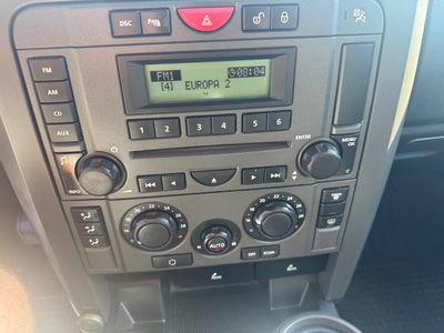 Land Rover Discovery 2.7 TDV6 SE - fotografia 19