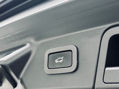 Land Rover Range Rover Velar 2.0D - fotografia 30