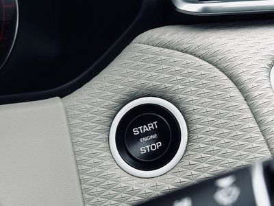 Land Rover Range Rover Velar 2.0D - fotografia 51