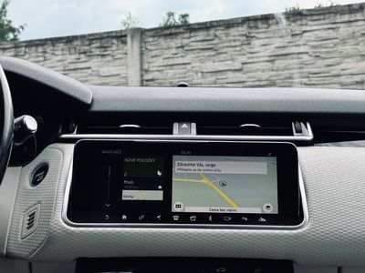 Land Rover Range Rover Velar 2.0D TD4 R-Dynamic Base AWD A/T - fotografia 33