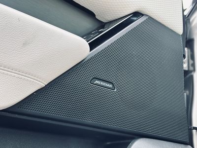 Land Rover Range Rover Velar 2.0D TD4 R-Dynamic Base AWD A/T - fotografia 35