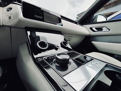 Land Rover Range Rover Velar 2.0D TD4 R-Dynamic Base AWD A/T - fotografia 44