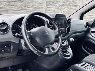 Peugeot Partner Tepee Exclusive 1.2 PureTech 81 kW – 1. majiteľ - fotografia 32