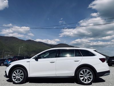 Škoda Octavia Combi 2.0 TDI Scout 4x4 DSG - fotografia 11