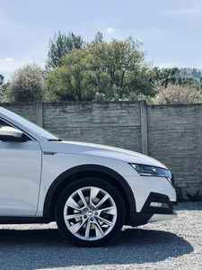 Škoda Octavia Combi 2.0 TDI Scout 4x4 DSG - fotografia 18