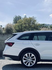 Škoda Octavia Combi 2.0 TDI Scout 4x4 DSG - fotografia 19