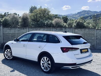 Škoda Octavia Combi 2.0 TDI Scout 4x4 DSG - fotografia 30