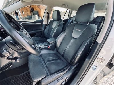Škoda Octavia Combi 2.0 TDI Scout 4x4 DSG - fotografia 48