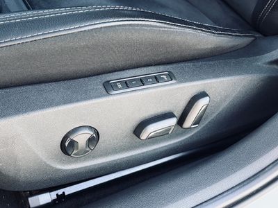 Škoda Octavia Combi 2.0 TDI Scout 4x4 DSG - fotografia 49