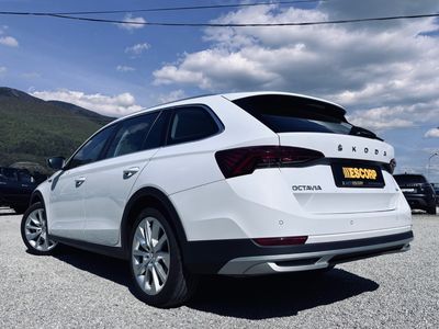 Škoda Octavia Combi 2.0 TDI Scout 4x4 DSG - fotografia 7