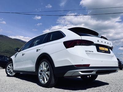 Škoda Octavia Combi 2.0 TDI Scout 4x4 DSG - fotografia 8
