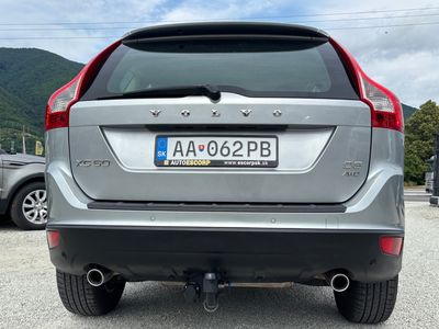 Volvo XC60 2.4D AWD R-Design Geartronic - fotografia 10