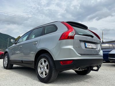 Volvo XC60 2.4D AWD R-Design Geartronic - fotografia 11