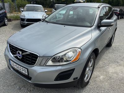 Volvo XC60 2.4D AWD R-Design Geartronic - fotografia 14