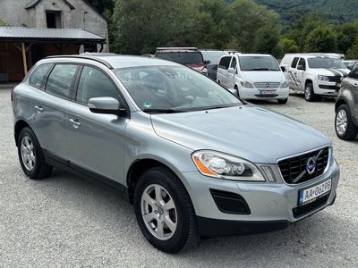 Volvo XC60 2.4D AWD R-Design Geartronic - fotografia 16