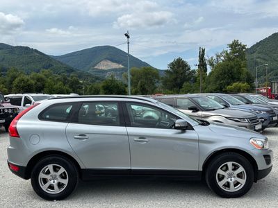 Volvo XC60 2.4D AWD R-Design Geartronic - fotografia 17