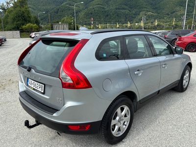 Volvo XC60 2.4D AWD R-Design Geartronic - fotografia 18