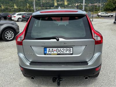 Volvo XC60 2.4D AWD R-Design Geartronic - fotografia 19