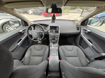 Volvo XC60 2.4D AWD R-Design Geartronic - fotografia 24