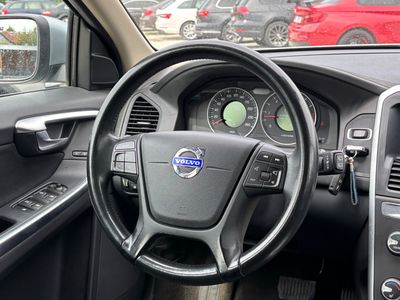 Volvo XC60 2.4D AWD R-Design Geartronic - fotografia 26