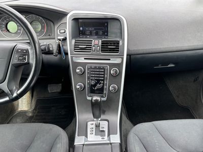 Volvo XC60 2.4D AWD R-Design Geartronic - fotografia 27