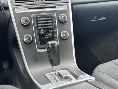 Volvo XC60 2.4D AWD R-Design Geartronic - fotografia 28