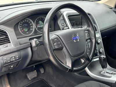 Volvo XC60 2.4D AWD R-Design Geartronic - fotografia 30