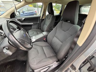 Volvo XC60 2.4D AWD R-Design Geartronic - fotografia 31