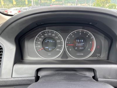 Volvo XC60 2.4D AWD R-Design Geartronic - fotografia 33