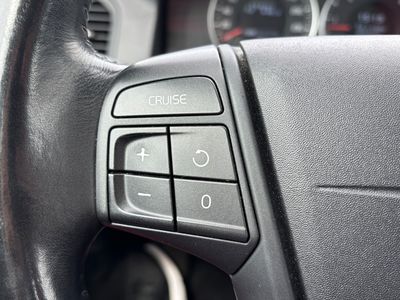 Volvo XC60 2.4D AWD R-Design Geartronic - fotografia 34
