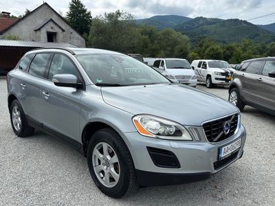 Volvo XC60 2.4D AWD R-Design Geartronic - fotografia 7