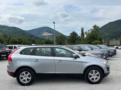 Volvo XC60 2.4D AWD R-Design Geartronic - fotografia 8