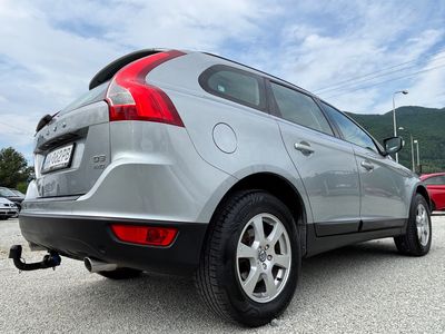 Volvo XC60 2.4D AWD R-Design Geartronic - fotografia 9