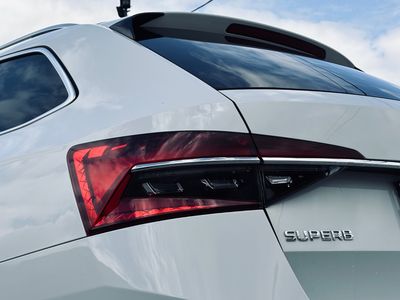 Škoda Superb Combi 2.0 TDI SCR Style DSG - fotografia 25