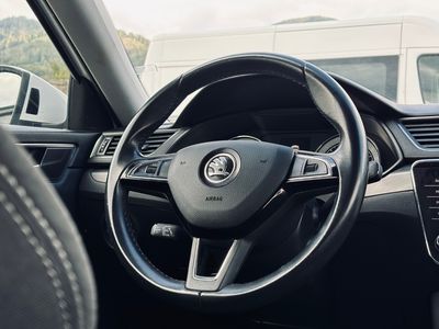 Škoda Superb Combi 2.0 TDI SCR Style DSG - fotografia 33