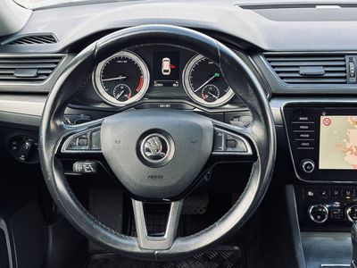Škoda Superb Combi 2.0 TDI SCR Style DSG - fotografia 35