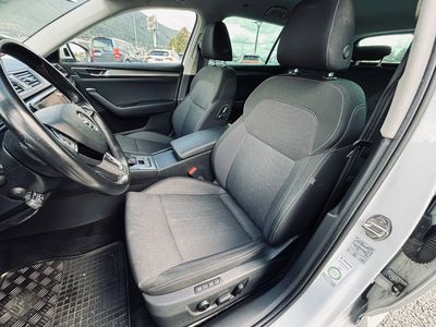 Škoda Superb Combi 2.0 TDI SCR Style DSG - fotografia 41