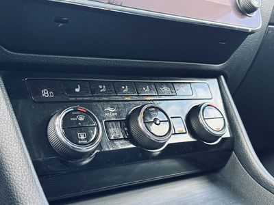 Škoda Superb Combi 2.0 TDI SCR Style DSG - fotografia 46