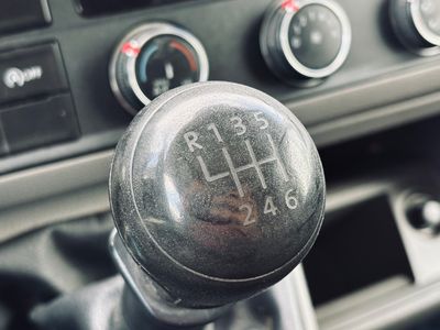 Volkswagen Crafter 2.0 TDI 130kw (L2H2) pojazdná dielňa - fotografia 13